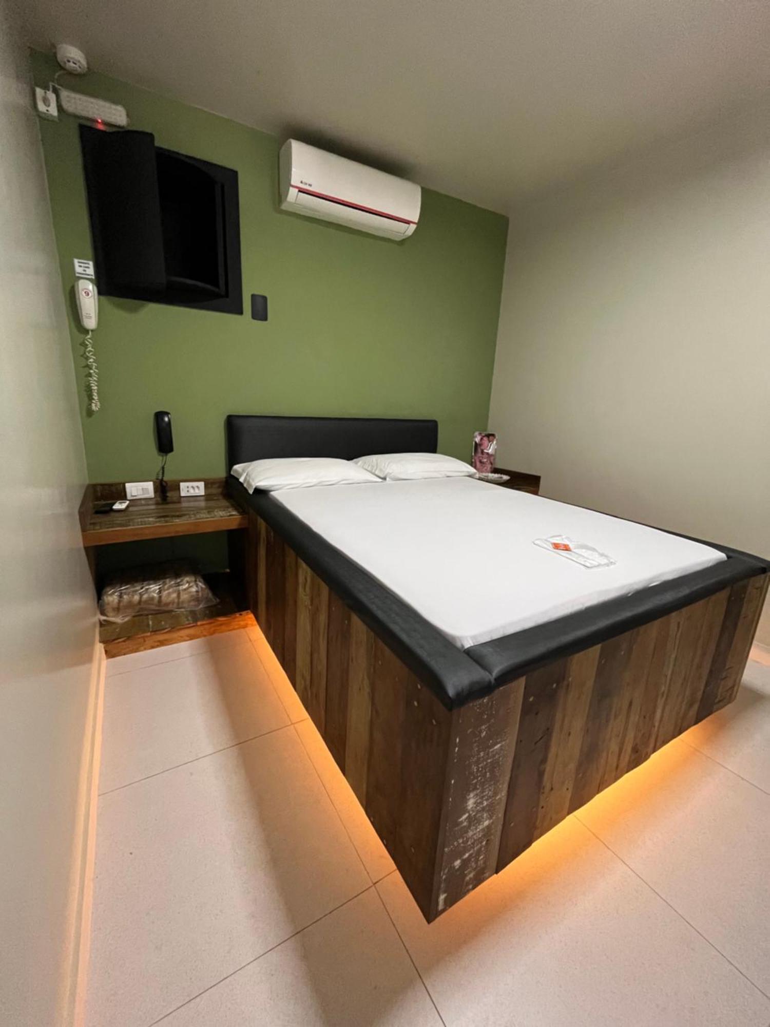 Lemonte Motel 布吕斯克 外观 照片