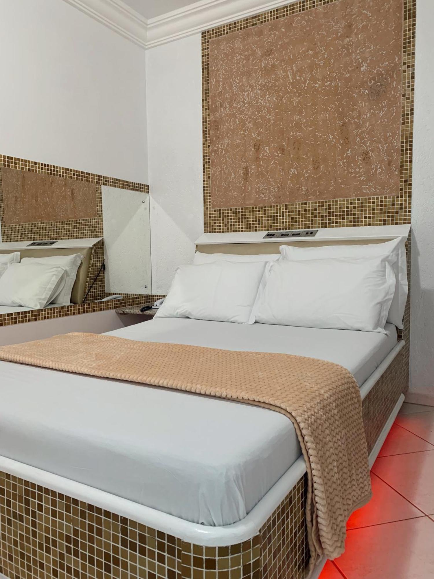 Lemonte Motel 布吕斯克 外观 照片
